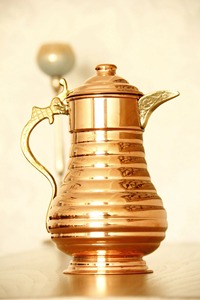 Carafe à eau en cuivre à finition brillante, couleur unie, finition lisse, article de gros personnalisé en usine - Product Image 3