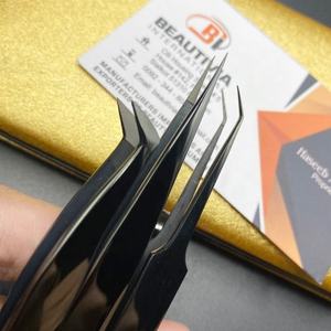 แหนบต่อขนตาปลายแหลมทำจากสเตนเลสสตีลแบบปลายปลายแหลมสีดำสำหรับมืออาชีพผลิตฉลากได้ตามต้องการ - Product Image 1