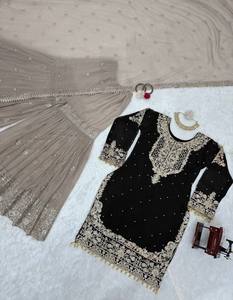 Conjunto de Moda: Top, Sharara y Dupatta con Bordado de Lentejuelas en Georgette, Color Negro 73030 - Product Image 3