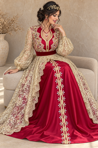 Mishkat Couture Eleganter Rubinroter Champagner-Gold Spitzen-Kaftan mit Perlen- und Kristallverzierungen V-Ausschnitt Maxi-Länge Bischof-Ärmel Rot - Product Image 4