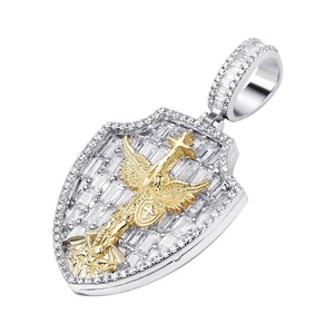 Colgante Religioso Vintage de San Miguel Arcángel Chapado en Plata 925 con Moissanita Corte Esmeralda y Oro de 10k - Product Image 2