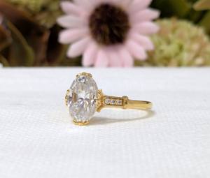 แหวนหมั้นสไตล์วินเทจประดับมอยซาไนต์ทรงรี 2.25 กะรัต, แหวนทองคำแท้ 14K สีเหลือง, แหวนแต่งงานเพชรสำหรับผู้หญิง - Product Image 2