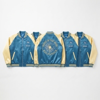 Blouson Bomber en Satin Personnalisé pour Fournisseur en Gros, Vert Forêt Beige, Broderie Sanglier, Veste de Baseball Sukajan, Vêtement d'extérieur