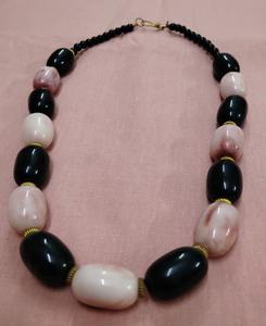 Collier artisanal en résine lucite non taillée pour femmes, motif tourbillon, style indien tendance, idéal pour fêtes, mariages, cadeau - Product Image 5