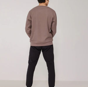 Nous proposons des kits de t-shirts en coton de haute qualité pour hommes, conçus avec un logo personnalisé pour les passionnés d'athlétisme de haut niveau. - Product Image 5