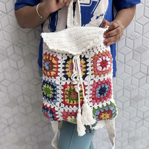 Nueva mochila de ganchillo de diseñador Mochila elegante hecha a mano Vintage Boho Multi Usos Venta caliente Hermosa bolsa de usos de diseñador para niñas - Product Image 1