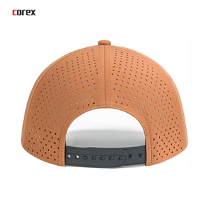 Casquette de baseball marron sportive personnalisée à séchage rapide, respirante, imperméable, 100 % polyester, avec maille découpée au laser et visière incurvée, style décontracté à fermeture snapback - Product Image 4