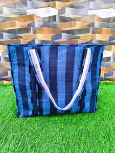 Bolsa de tela no tejida a rayas azules, bolsas de compras con estampado de bloques de algodón, bolsa de compras con parte superior abierta, estilo minimalista para todas las estaciones. - Product Image 1
