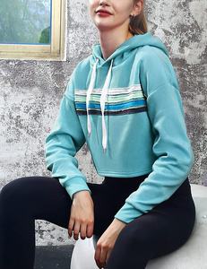 Sweat à capuche court décontracté pour femmes avec manches longues pull en gros sweats court longueur hauts à capuche - Product Image 2