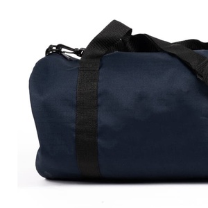 Bolsa Deportiva Profesional, Plegable, Ligera, Impermeable y Ecológica de 50-80L, con Correa de Hombro Acolchada - Product Image 2