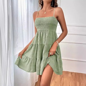 Vestido de verano para mujer, de cintura alta, sin tirantes, con volantes escalonados, estampado floral, tejido, mini, estilo camisero, para playa y sol - Product Image 1