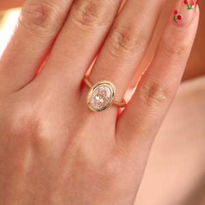 Anillo de Oro Sólido con Diamante Cultivado en Laboratorio de Corte Ovalado de 2 Quilates para Mujer, Anillo de Compromiso Solitario Vintage con Bisel Milgrain y Cesta Catedral - Product Image 1