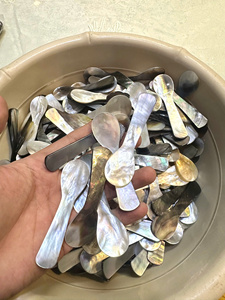 AUTHENTIC MOTHER OF PEARL SPOONS 23CM NATURAL SEA SHELL SALAD SERVERS WITH HANDCRAFTED SHELL CHUOI CAM IRIDESCENT <b>MOP</b> TABLEWARE - Product Image 6