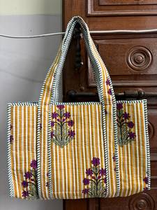 Sac fourre-tout matelassé grand format, magnifique et de qualité supérieure, réversible, imprimé Ikat indien, en coton et velours, sac de voyage et de marché très populaire - Product Image 1