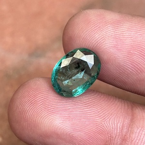 Esmeralda Natural de Zambia de Lujo, 3.25 Quilates, Verde Brillante, Ovalada, para Diseños de Joyería Fina Personalizada Premium - Product Image 1