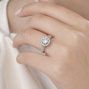 Bague de fiançailles et de mariage en or avec halo de diamants de laboratoire 2 CTS, bande pavée à deux rangs, sertissage à griffes, certifiée IGI, bijoux personnalisés OEM ODM - Product Image 3