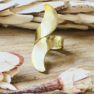Nouvelle Collection : Bague en Laiton Minimaliste à Motif Vague pour Femme, Plaqué Or 18 carats, Bague Enveloppante Croissant Céleste, Bague Tendance, Vente en Gros - Product Image 5