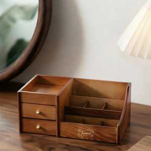 Organisateur de maquillage en bois abordable pour cosmétiques, rouges à lèvres, pinceaux et accessoires de beauté - Product Image 1