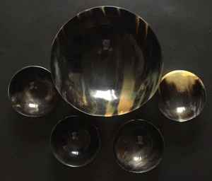 Bol de service en corne véritable pour fêtes, hôtels et usage domestique – Écologique, style américain, couleurs naturelles/noires/blanches – Prix bas, best-seller - Product Image 1