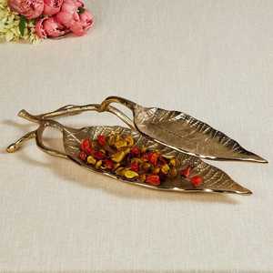 Plateau décoratif en forme de feuille d'or, plat de service en céramique, plat de table vintage pour la maison, les fêtes et la cuisine - Product Image 1