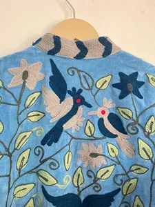Chaqueta de Terciopelo Otoño-Invierno con Bordado Suzani de Pájaros, Estilo Boho Étnico con Patrón Floral, Chaqueta Corta Hecha a Mano, Prenda Exterior Vintage para Mujer - Product Image 5