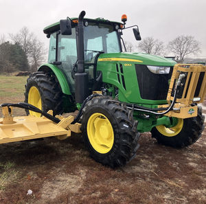 Tracteur agricole John Deere 6105E 105 CV avec cabine fermée, transmission 4x4, sortie de prise de force, moteurs économes en carburant pour l'agriculture - Product Image 1