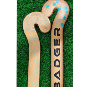 Palo de hockey sobre césped de carbono de alto rendimiento, diseñado para competición avanzada, que ofrece mayor resistencia, respuesta rápida y excelentes características. - Product Image 1