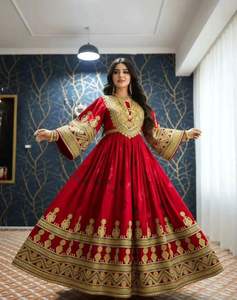 Elegante modelo del sur de Asia posando en un rico vestido Anarkali de seda rojo carmesí con extensas aplicaciones de Zari dorado mate. - Product Image 4