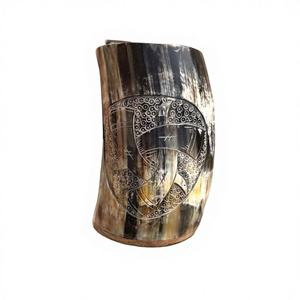Chope à bière/vin en corne de vache gravée motif animal viking, la plus vendue, de qualité supérieure, 100 % naturelle, écologique, légère et compatible lave-vaisselle - Product Image 1