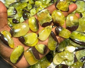 Lote de Cabujones de Prehnita Verde Natural, Gemas Sueltas Pulimentadas, Formas Surtidas, para Fabricación de Joyería, Suministro al por Mayor - Product Image 1