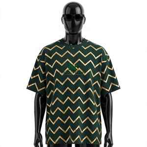T-shirt unisexe NEXTEX brodé à chevrons vert et or en jersey de coton doux à col rond décontracté - Product Image 1