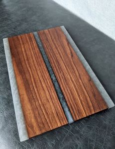 Planche à découper en bois et résine de qualité supérieure pour la préparation des aliments, élégante planche en bois et époxy faite à la main pour la table à manger - Product Image 2