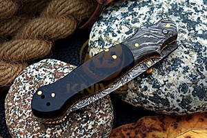 Cuchillo plegable de Damasco hecho a mano con mango de resina, cuchillo utilitario EDC para exteriores. - Product Image 4