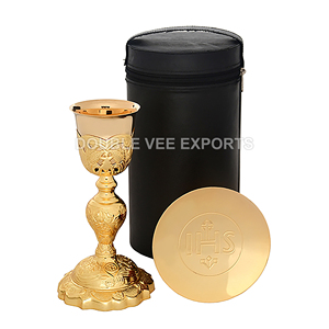 Cáliz y Patena de Latón Estilo Italiano con Grabado IHS |   Set de Comunión con Estuche – DOUBLE VEE EXPORTS - Product Image 2