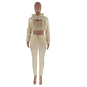 Ensemble de survêtement sexy 3 pièces pour femme : pull à manches longues, crop top à capuche, débardeur et pantalon long à cordon de serrage – Confort et style - Product Image 4