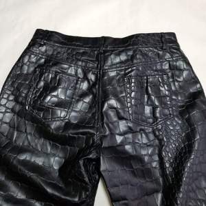 Pantalon en cuir et toile pour homme, best-seller, à boutons, taille haute, poids moyen, confortable, respirant, coupe droite, coupe-vent, style moto - Product Image 4