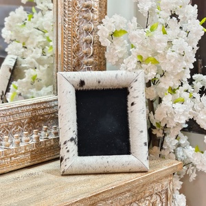 Cadre photo en fausse fourrure carré blanc à pois noirs, accessoire décoratif de luxe, cadre vintage en cuir de vachette - Product Image 1