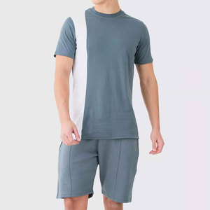 Conjunto de Camiseta y Pantalones Cortos para Hombre, Cuello Redondo, Color Sólido, Transpirable, de Algodón Tejido, Informal, Invernal, con Logotipo Frontal - Product Image 2