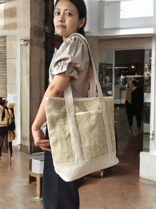 กระเป๋าโท้ทฤดูร้อนดีไซน์เนอร์ ECO Rich Hemp สำหรับผู้หญิง ขนาดสั่งทำได้ ทนทาน ฐานเสริมความแข็งแรง ซับในผ้าฝ้าย ซิปปักลาย หูหิ้วสองข้าง - Product Image 5