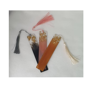 Marque-pages en résine époxy naturelle en gros, le cadeau idéal pour les amateurs de livres, couleur rose et paillettes dorées, artisanat à prix incroyable - Product Image 2