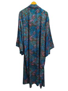 Kimono de Seda Hecho a Mano con Parches de Sari, Túnica Larga para Dormir o como Cubrebaño, Kimono de Seda Sari Reciclada Vintage Hecho a Mano en India - Product Image 6