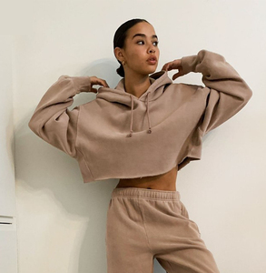 Collections de vêtements d'extérieur sous marque privée : les collections bénéficient de l'intégration de sweats à capuche pour femmes en coton premium à tricot bouclé lourd. - Product Image 2