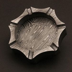 Cendrier en acier Damas à motif personnalisé, cendrier en métal fait à la main pour cigarettes, cigares, cadeau et décoration intérieure - Product Image 3