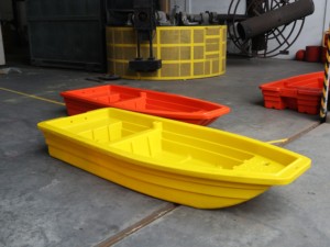 Bateau de travail en polyéthylène 2,6 m orange jaune, compatible avec moteur hors-bord - Product Image 2