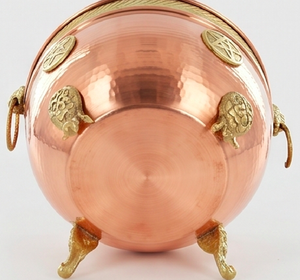 Bol rond traditionnel chinois en cuivre poli avec accents dorés, fait main, design à quatre pieds, pour la table et les cadeaux - Product Image 3