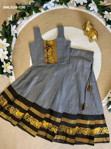 Fabricante de Lehenga Choli y Dupatta de seda tejida a mano de buena calidad para festivales, con trabajo de tejido, de la India. - Product Image 5