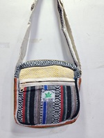Sac bandoulière vintage en coton fait main avec broderie rayée et fermeture à rabat, pour usage quotidien décontracté