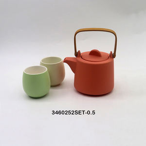 Théière en porcelaine durable avec poignée en bois - Product Image 2