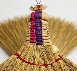 Mini Escoba Ecológica, Duradera, Clásica, Hecha a Mano con Material Natural de Plantas, Cerdas de Fibra de Palma sin Aditivos, Mango de Bambú, para Pisos y Exteriores - Product Image 4