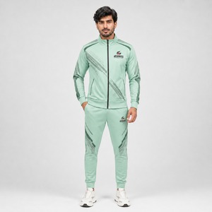 Survêtement moderne pour homme alliant design élégant, coupe confortable et performances fiables pour le sport et les loisirs - Product Image 4